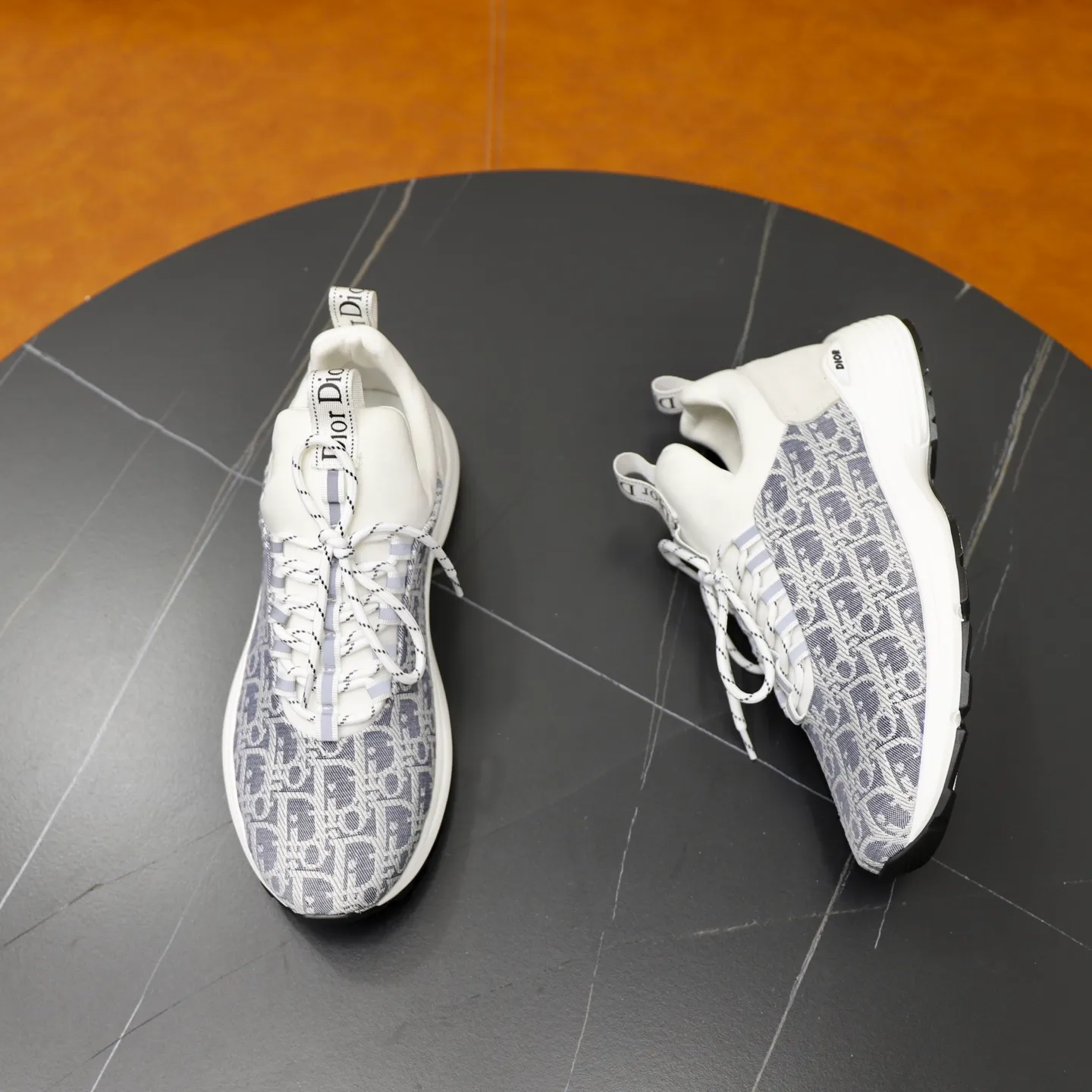 Ex-factory price: 440💰🙅‍♂️🙅‍♂️🙅‍♂️ Brand: Dior DIOR Standard code: 38-44 (45 customized) Grade: Same as the official website Material: Original material splicing Comfortable and breathable lining Lightweight and wear-resistant sports outsole Style category: Men's fashionable casual shoes Running sneakers Distinguished luxury brand elements Top luxury Color: actual picture color